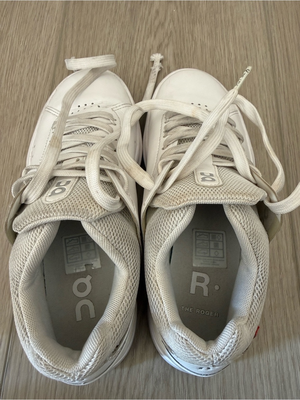 On Cloud Versa and The Roger Bundle - Women’s Size 6 - Picture 13 of 16